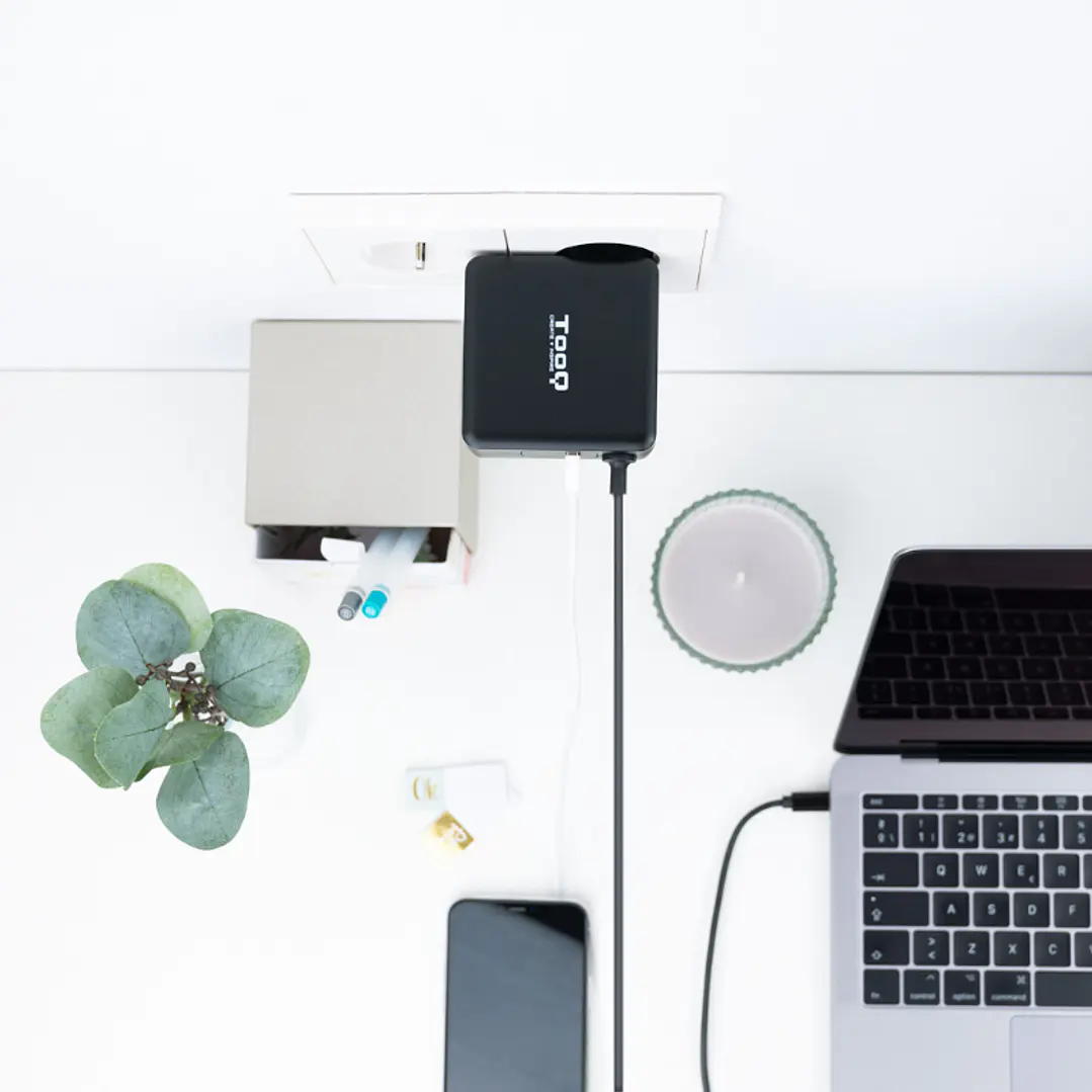 Tooq Cargador portátil conector USB-C 65W 4