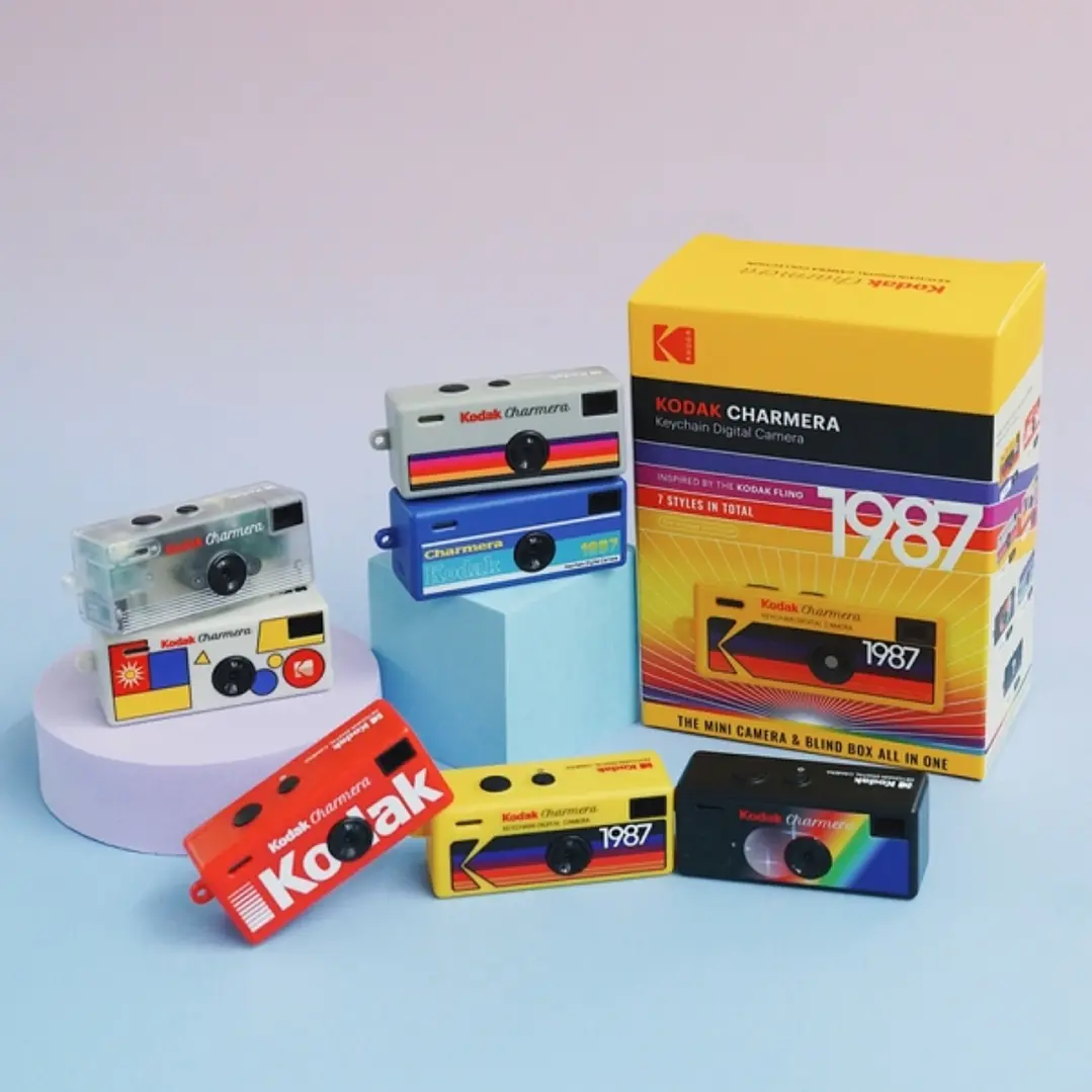 Kodak Charmera Camara Digital Instantanea Retro - 1.6M Megapixels - Tamaño Diminuto/Llavero - Bateria Recargable - Peso 30g - Modelo Aleatorio 1