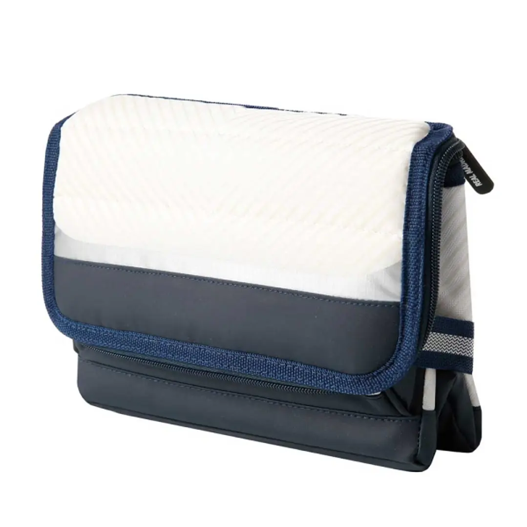 Safta Real Madrid Bolsa Isotermica - Plegable - Cremallera - Bandolera Ajustable - Bolsillo Frontal - Capacidad para 6 Latas - 24.13x17.8x7.6cm - Colo 1