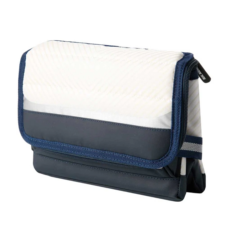 Safta Real Madrid Bolsa Isotermica - Plegable - Cremallera - Bandolera Ajustable - Bolsillo Frontal - Capacidad para 6 Latas - 24.13x17.8x7.6cm - Colo 1