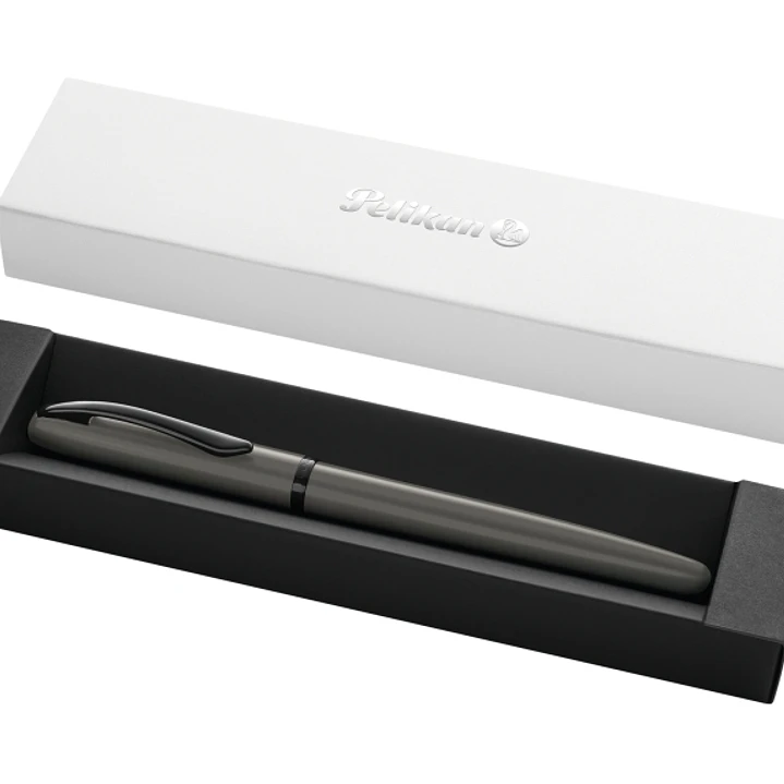 Pelikan Jazz Noble Pluma Estilografica - Punta M - Cuerpo Satinado con Detalles Cromados - Mecanismo de Cartucho Universal - Estuche de Regalo - Color 1