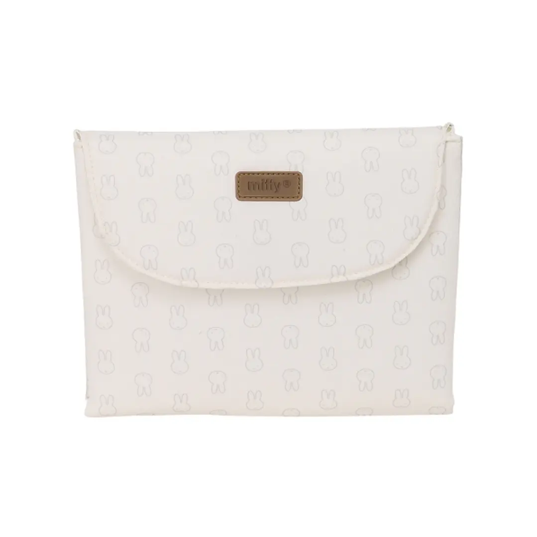 Safta Miffy Mum Moon Cambiador de Bebe Plegable - Repelente de agua - Compacto - Facil de Limpiar - 400x500mm - Color Blanco 1