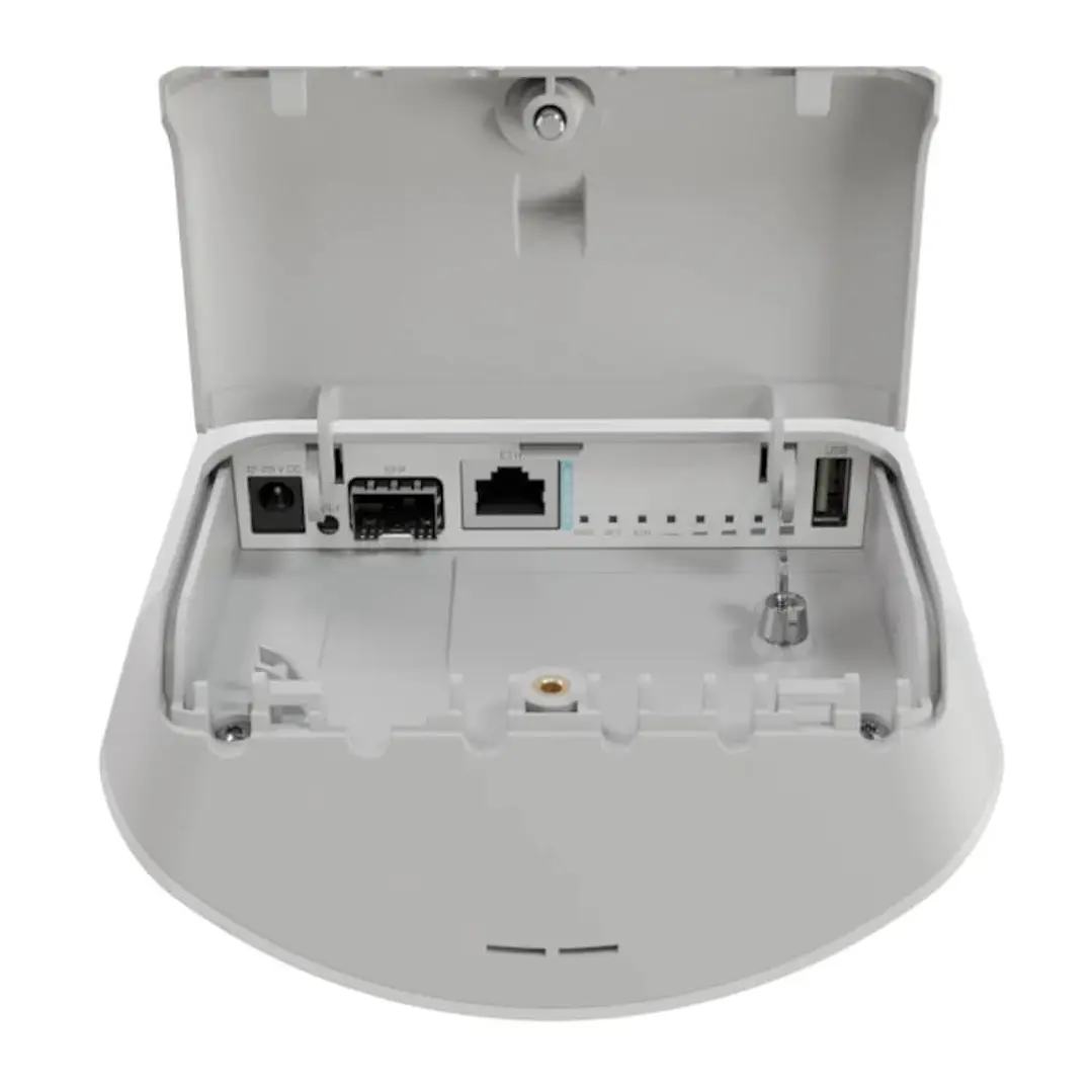 MikroTik mANTBox ax 15s WiFi6 1xGbE 1x2.5G SFP Out 3