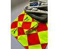 PAR DE BANDERINES  DESMONTABLES A CUADROS O ROMBOS 