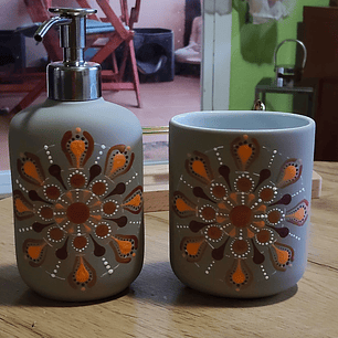 JABONERA BEIGE CON VASO A JUEGO PARA BAÑO