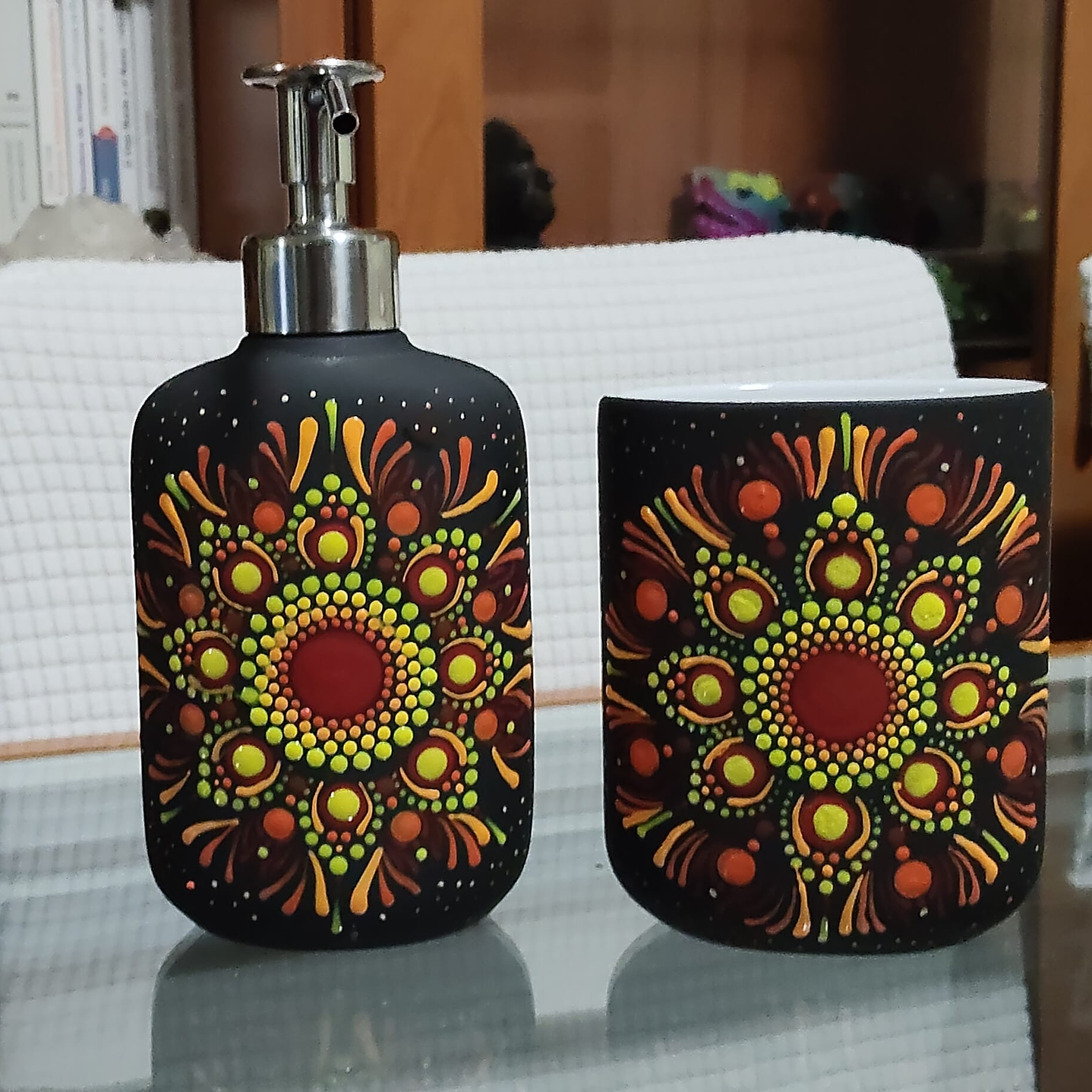 JABONERA MULTICOLOR CON VASO A JUEGO 2