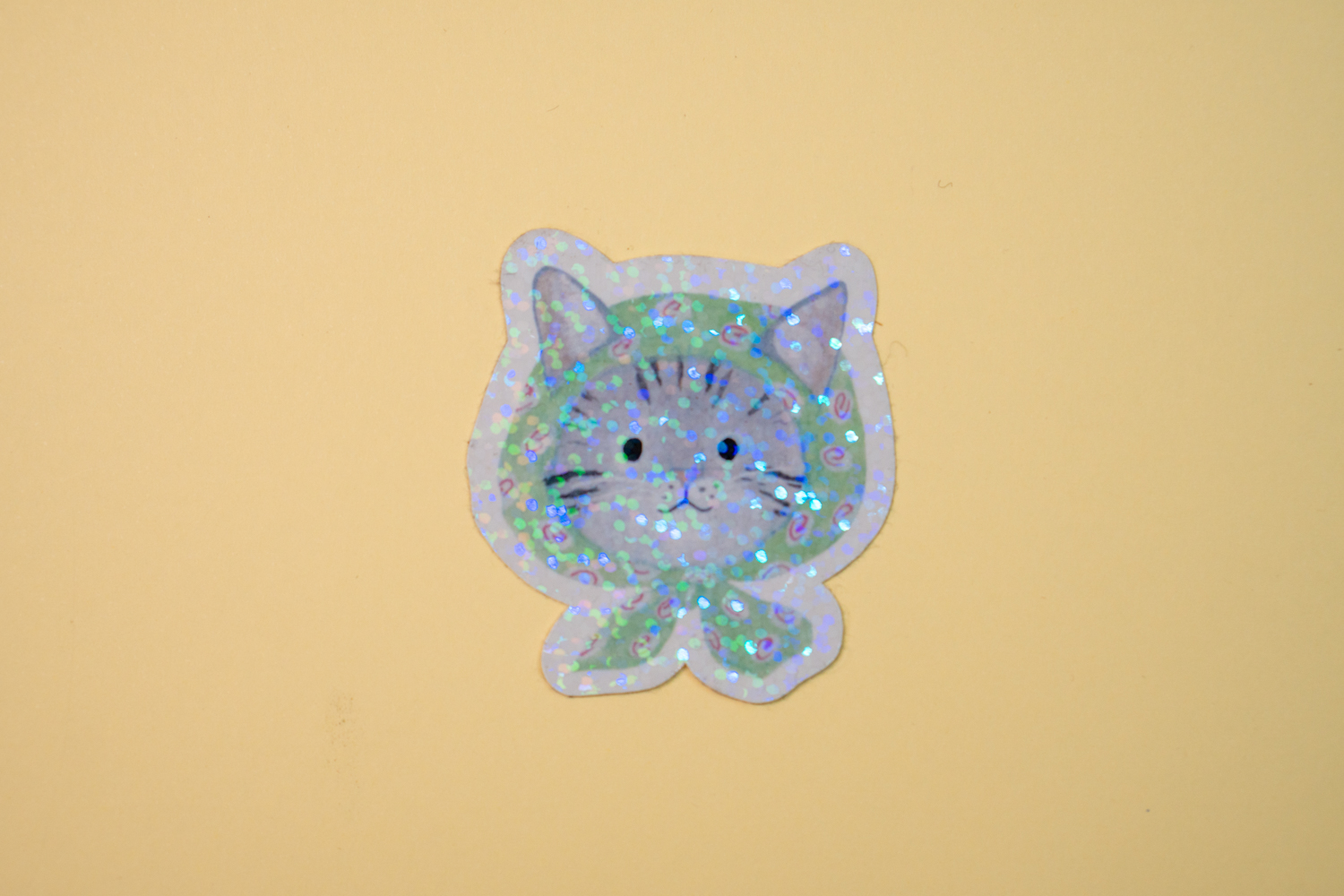 Sticker Gatito con pañuelo verde 1