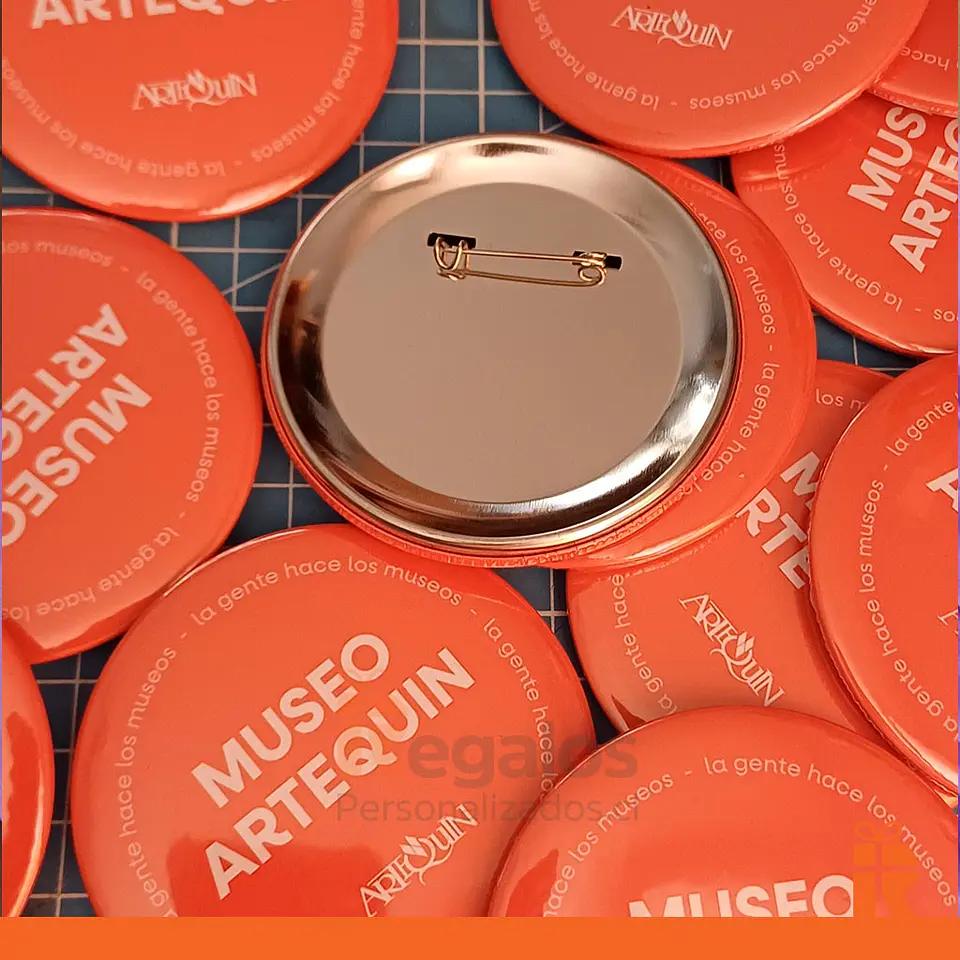 Chapita gancho 75mm personalizada 3