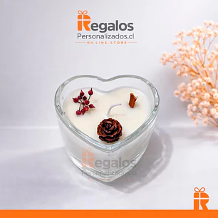 Vela en vidrio corazón y decoraciones