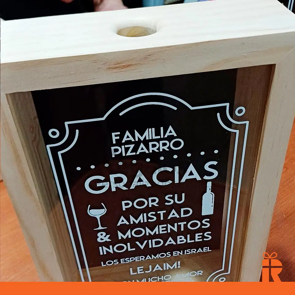 Alcancía guarda corchos 20x30 frase personalizada 3
