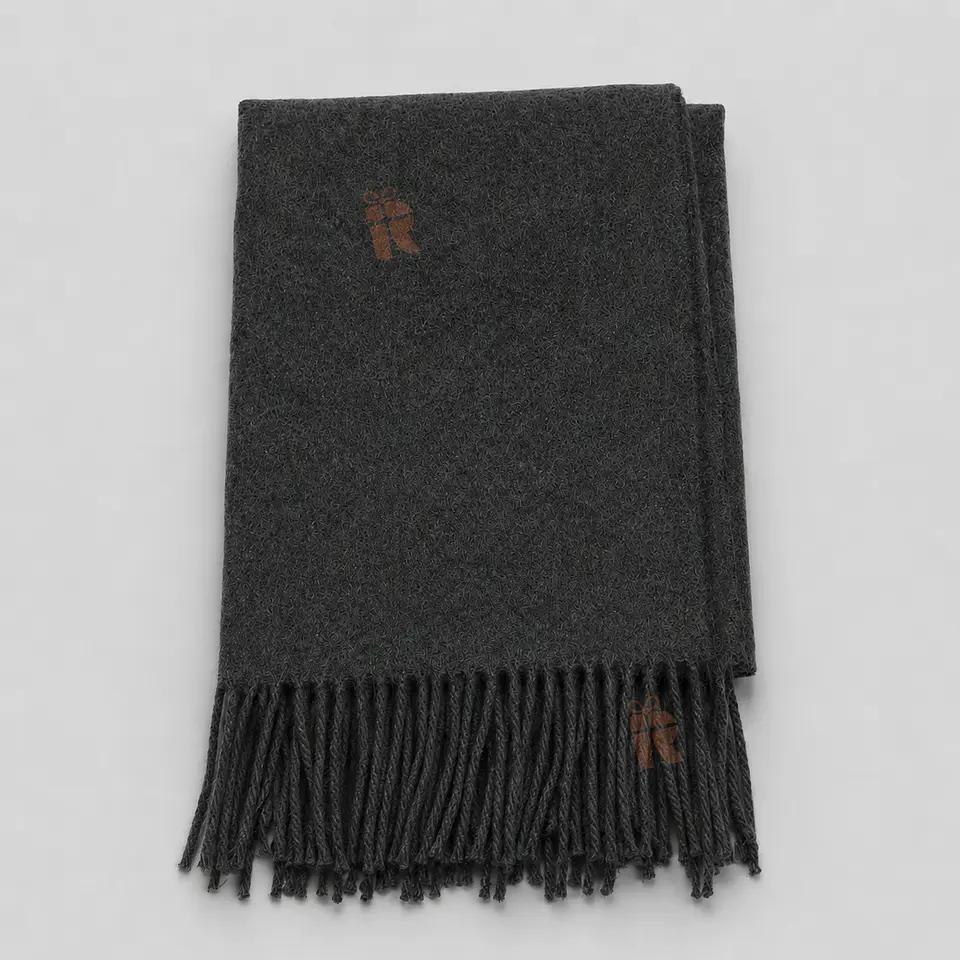 Maxi Bufanda unisex | Etiqueta personalizada 4