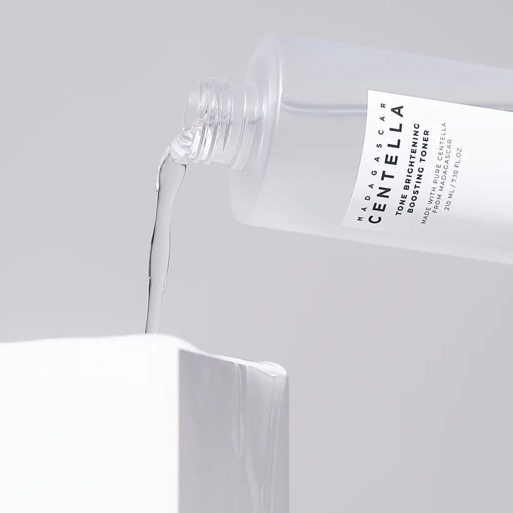 SKIN1004 Tone Brightening Toner 210ml | Tónico Iluminador para Manchas 2