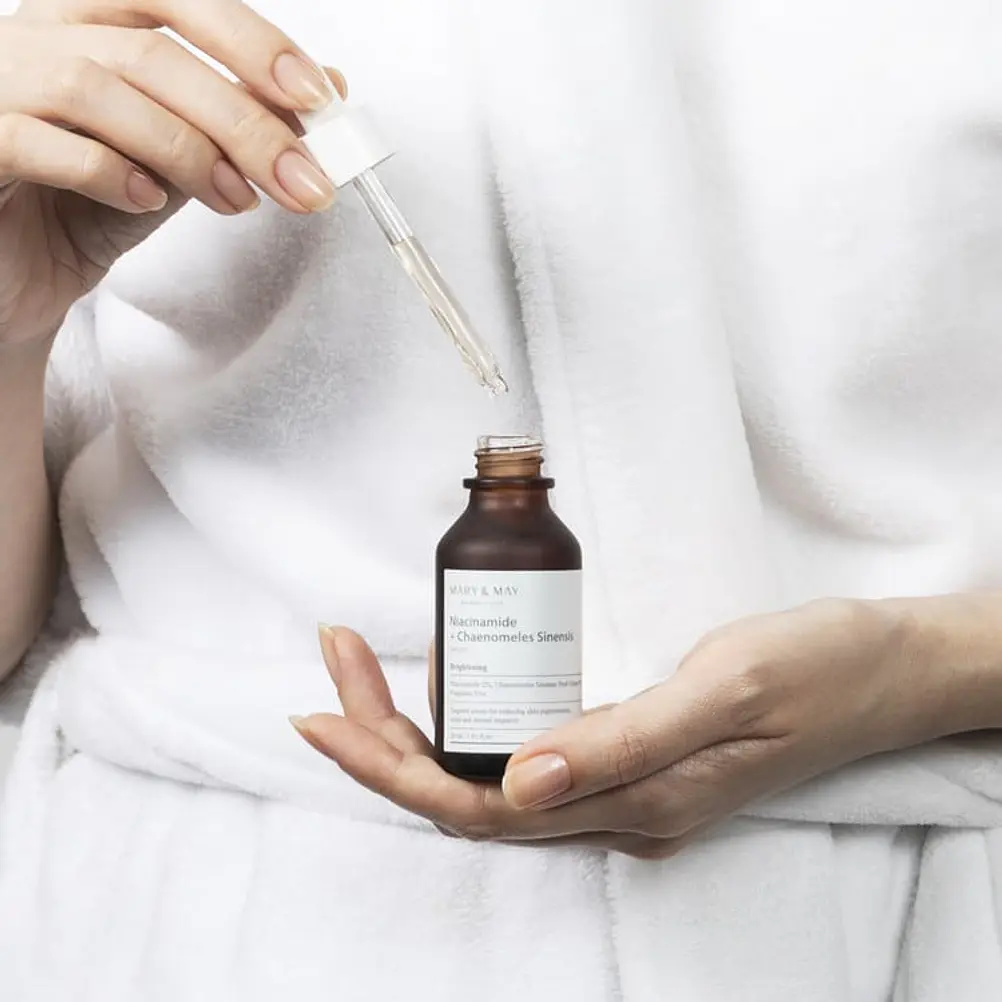 Mary & May Niacinamide + Chaenomeles Sinensis Serum 10ml | Sérum Iluminador y Seborregulador 2