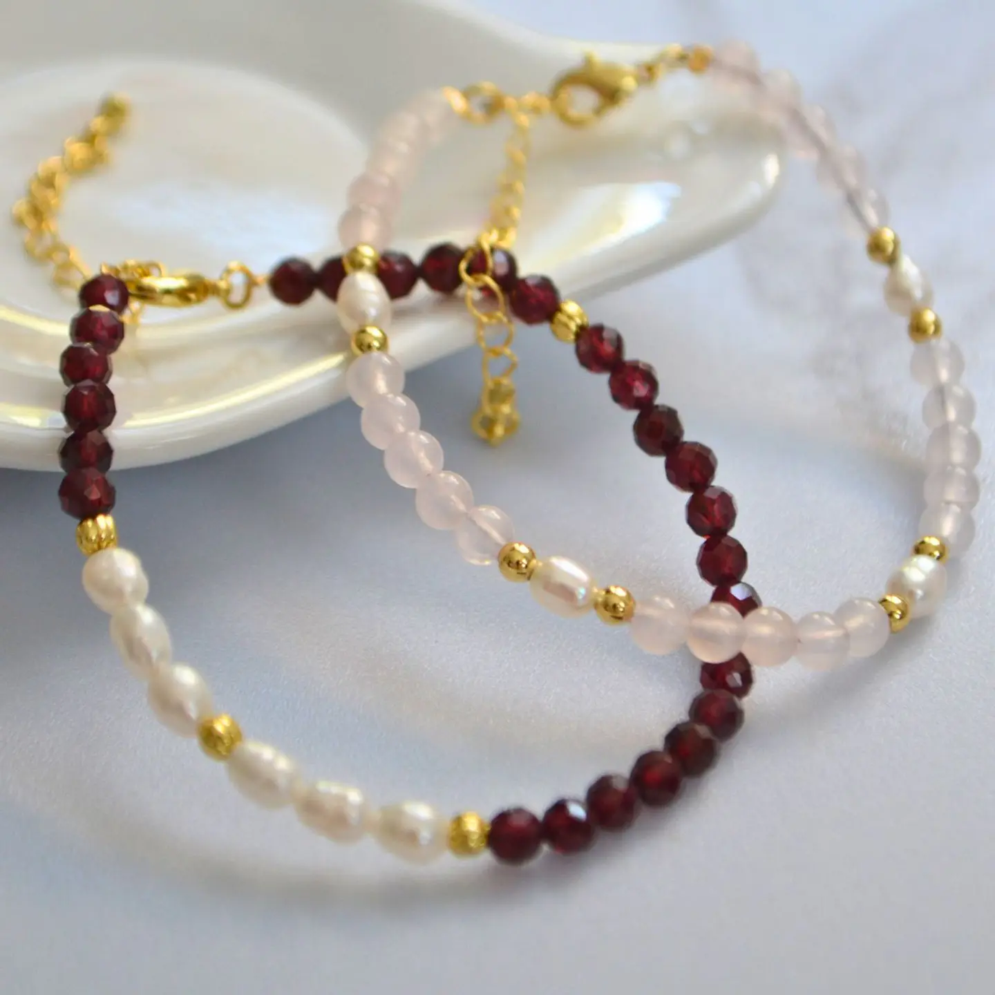 Pulsera Granate y perlitas 2