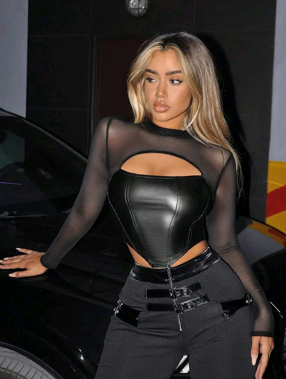 Polera Asimétrica Negra Metalizada 3