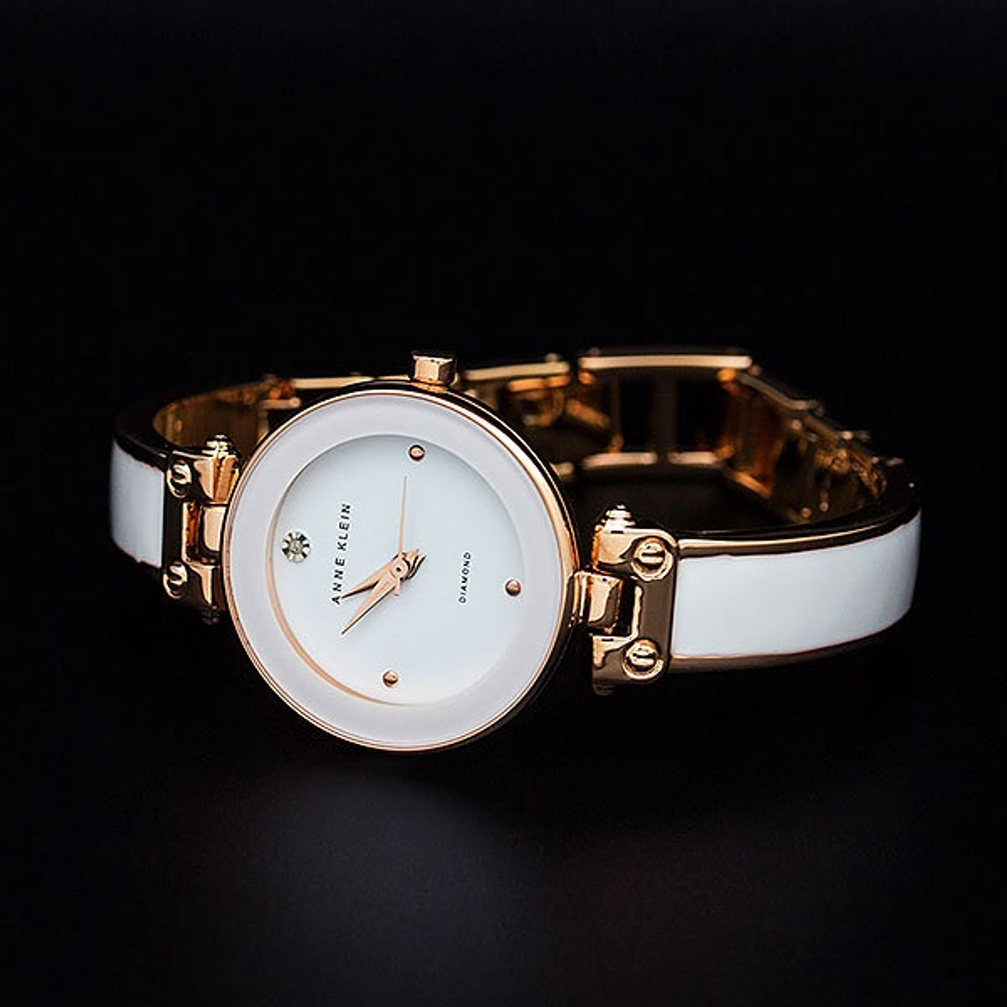 Reloj Anne Klein con diamante en esfera 2