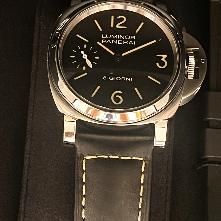 Panerai “Luminor Base” 8 dias 3