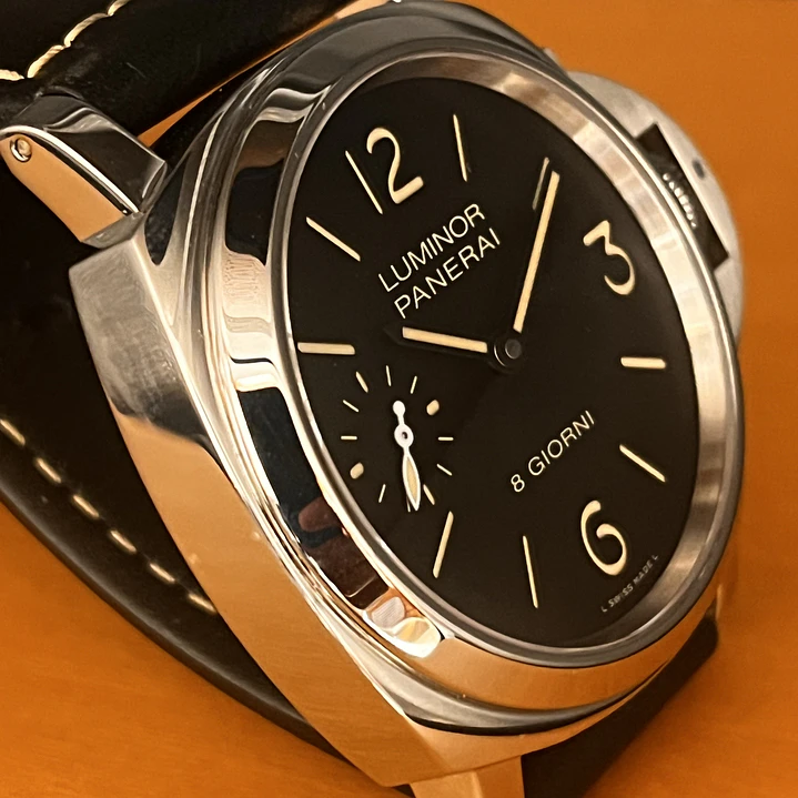 Panerai “Luminor Base” 8 dias 5
