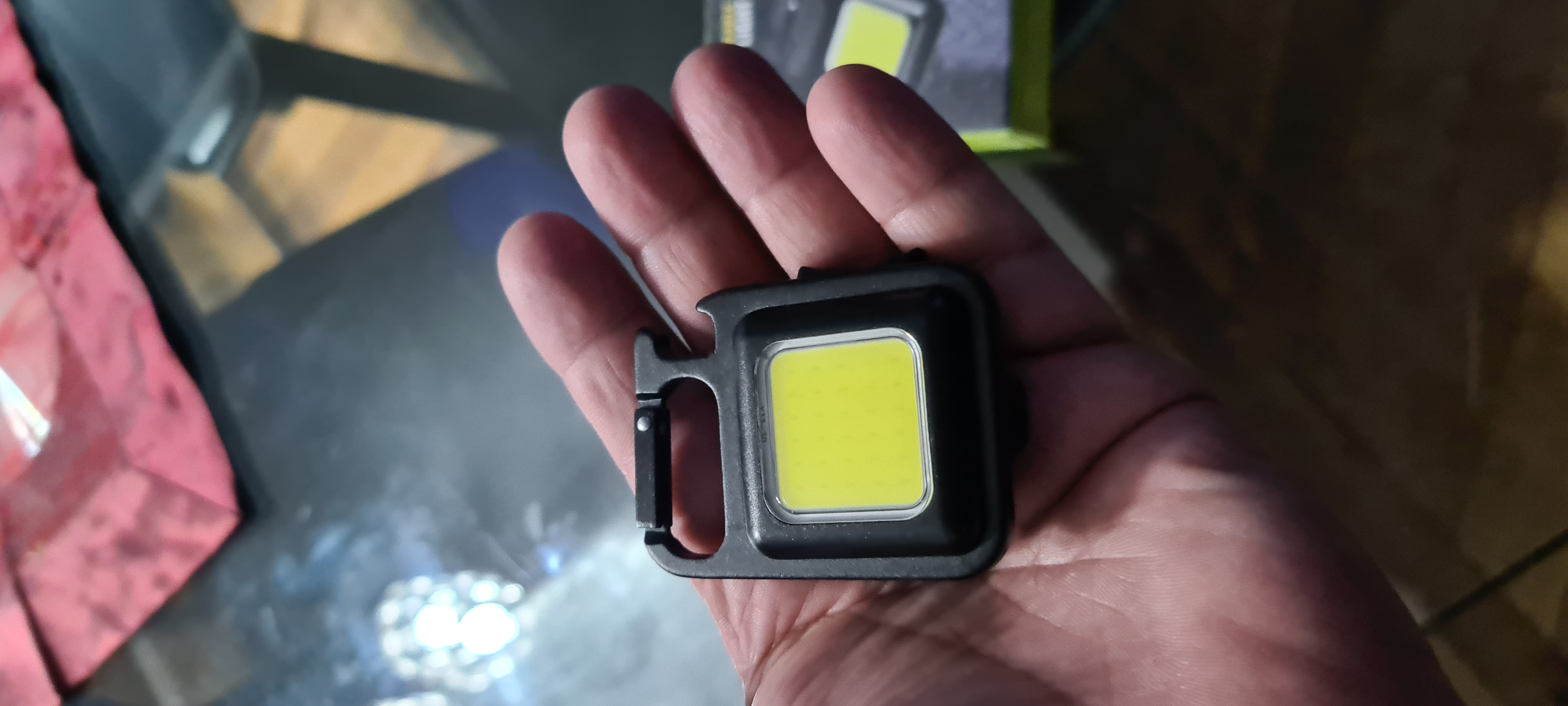 Mini luz Led con mosqueton recargable