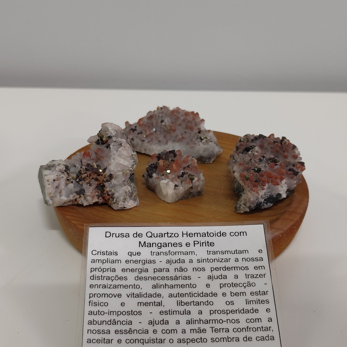 Drusa de Quartzo Hematoide com Manganês e Pirite (cristal 1) 1