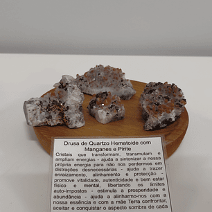 Drusa de Quartzo Hematoide com Manganês e Pirite (cristal 2)
