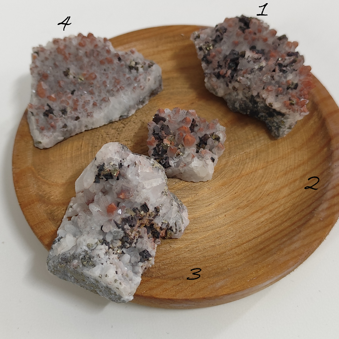 Drusa de Quartzo Hematoide com Manganês e Pirite (cristal 4) 2