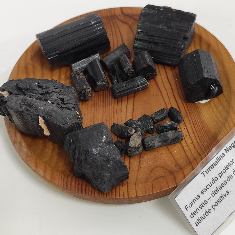 Turmalina Negra (cristal duplo médio) 2