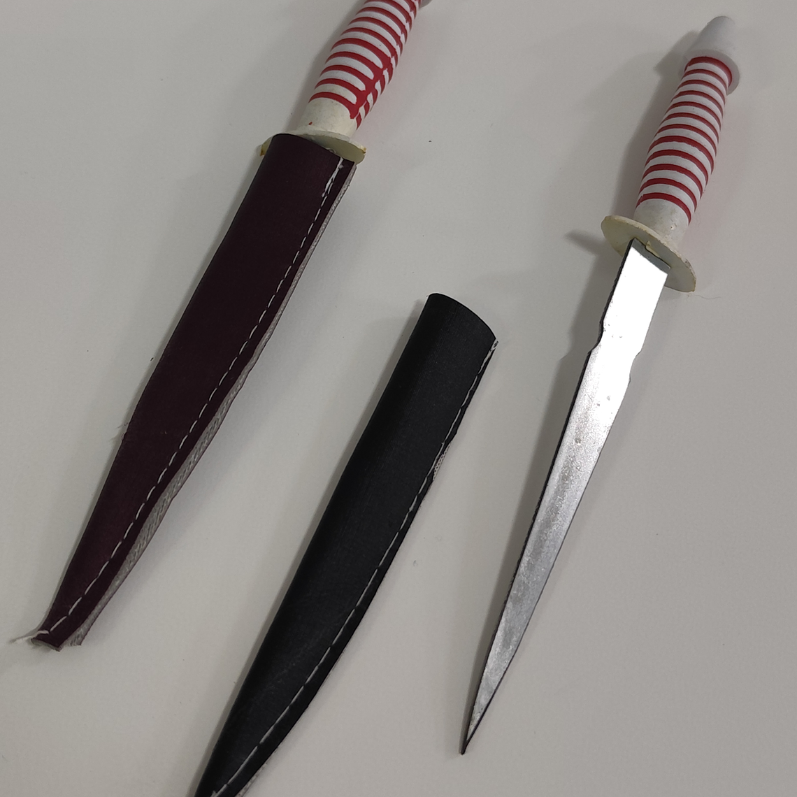 Punhal Vermelho e Branco | 20cm 2