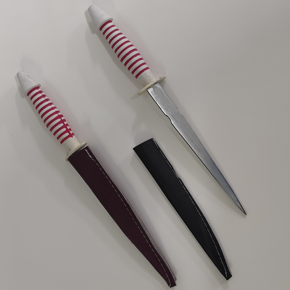 Punhal Vermelho e Branco | 20cm 3