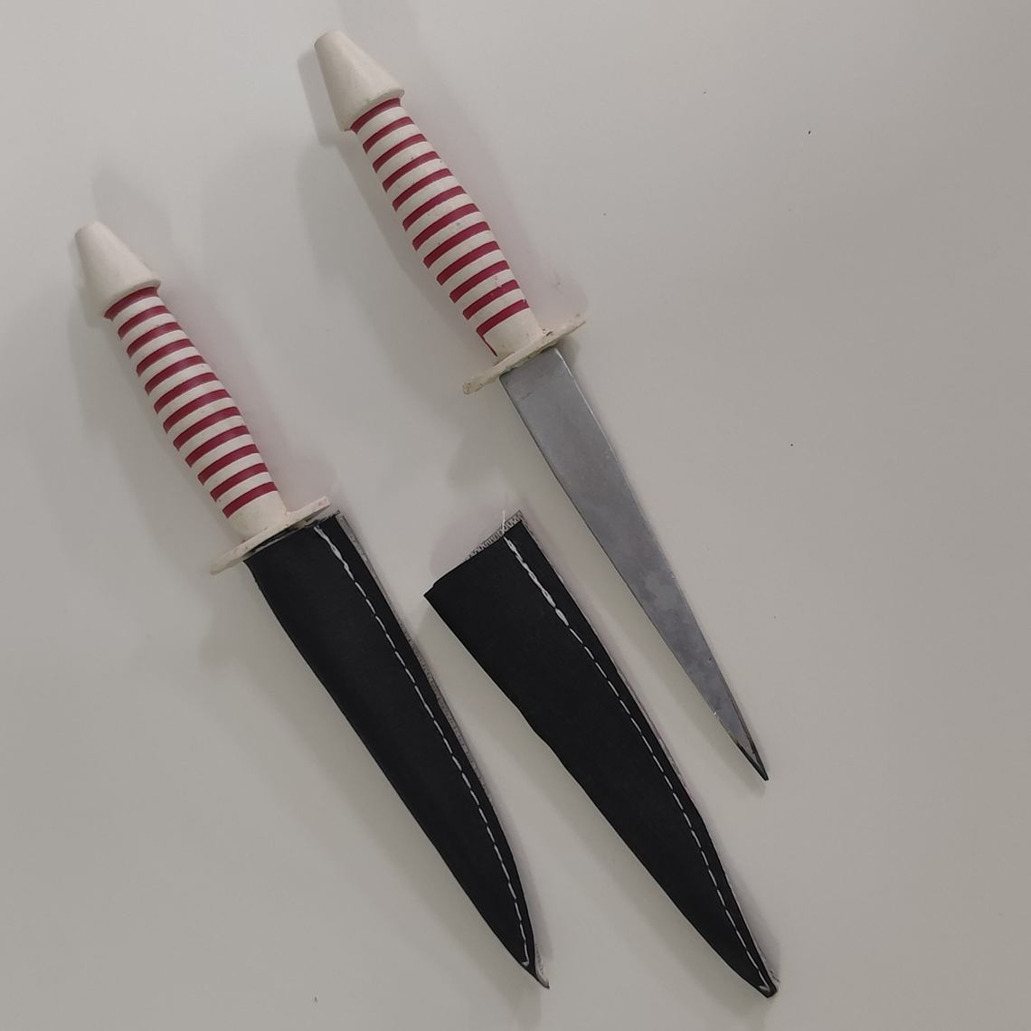 Punhal Vermelho e Branco | 14cm 1