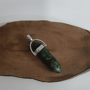 Pingente em ponta de Rubi na Zoisite