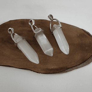 Pingente em ponta de Selenite