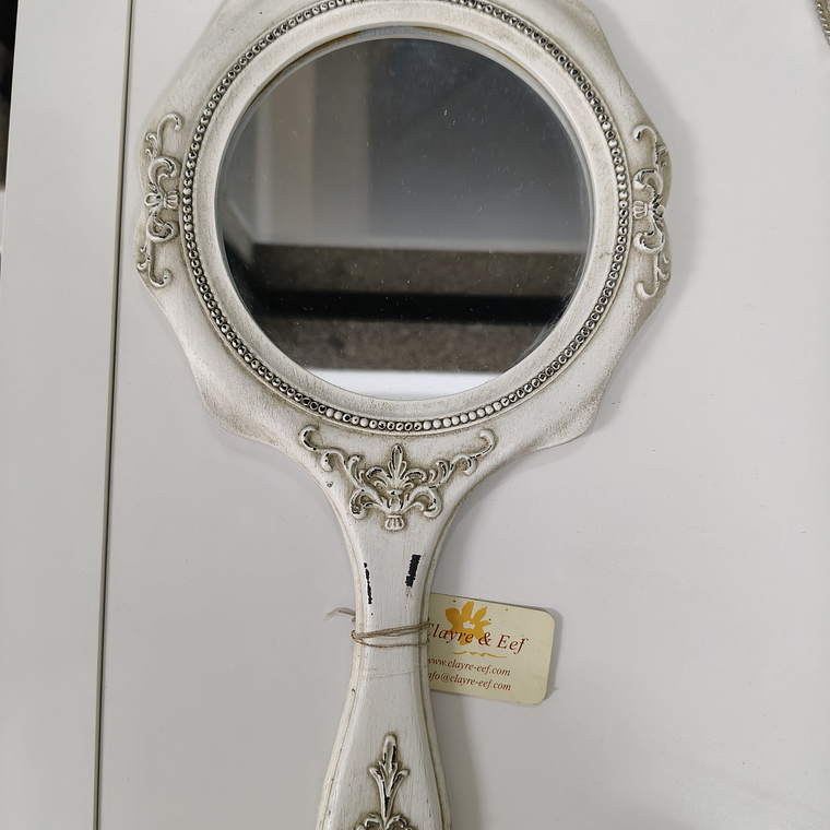 Espelho branco e redondo 1