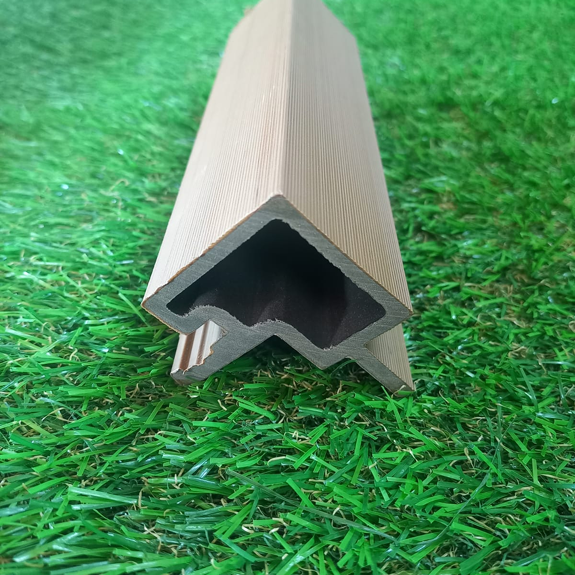 Moldura esquinero o terminación para lambrin exterior color Teak - precio por pieza 2