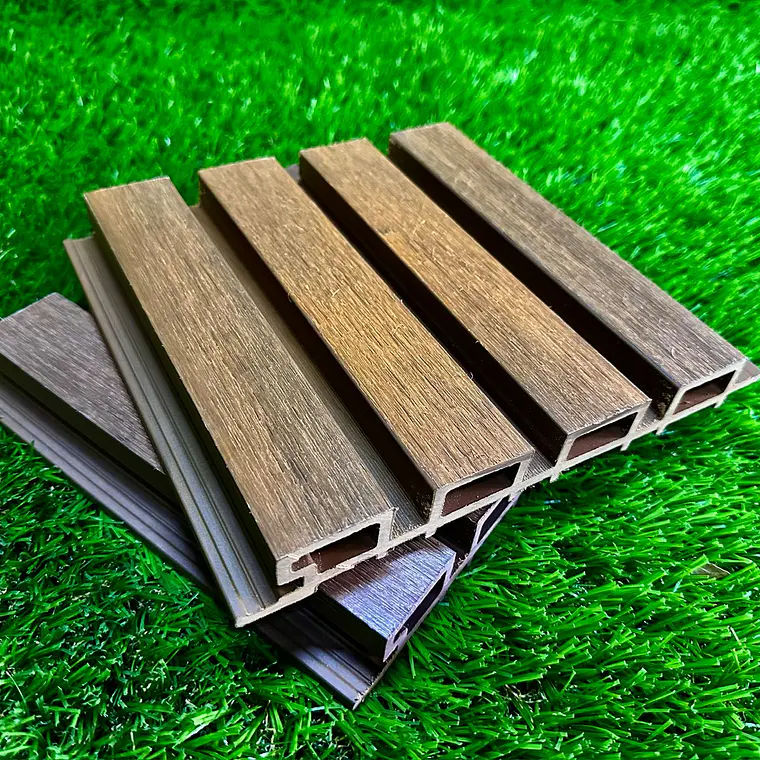Lambrin exterior DM color Teak - precio por m2 1