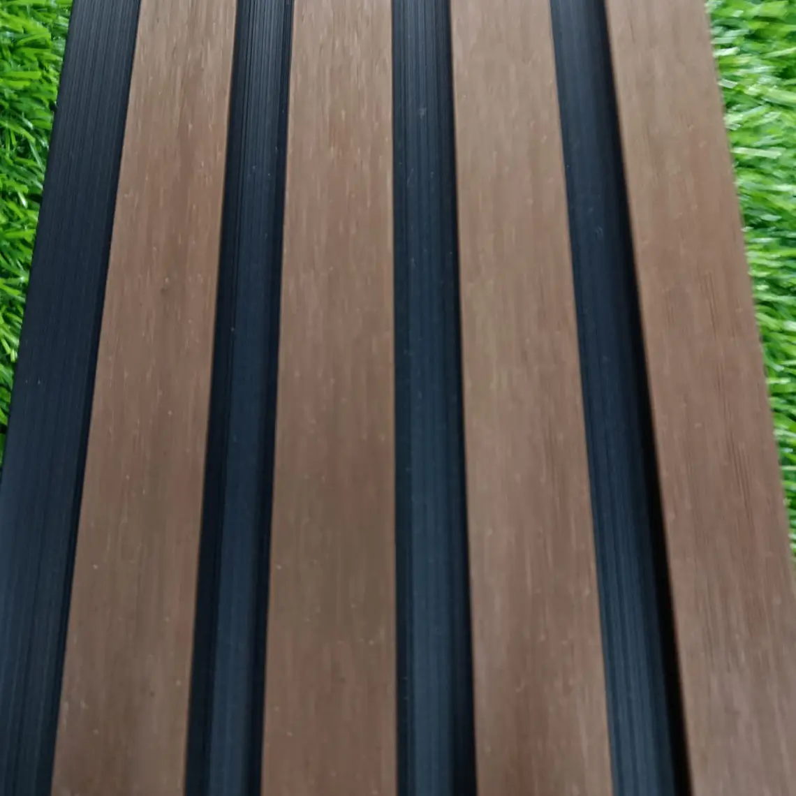 Lambrin exterior Peralte Bajo Black-Ipe - precio por m2 2