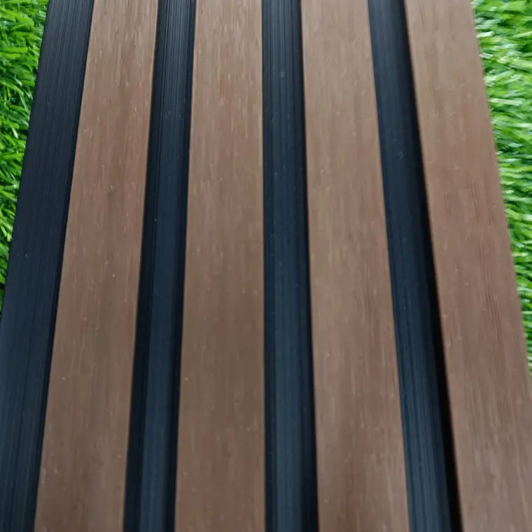 Lambrin exterior Peralte Bajo Black-Ipe - precio por m2 2
