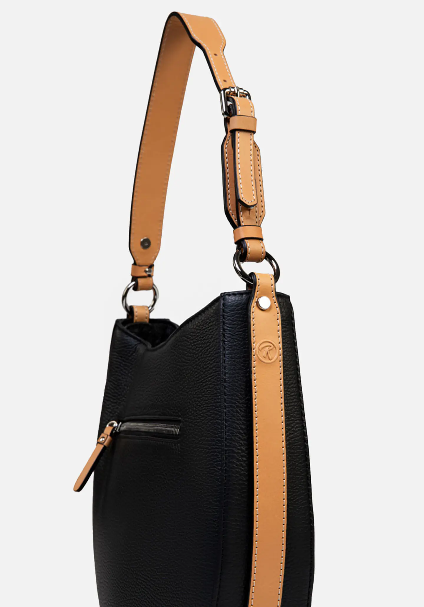 Cartera Oval Leather 19