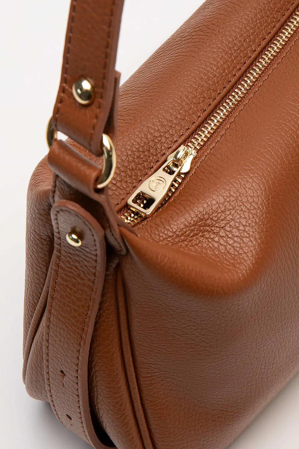 Cartera Cuero Cadence 21