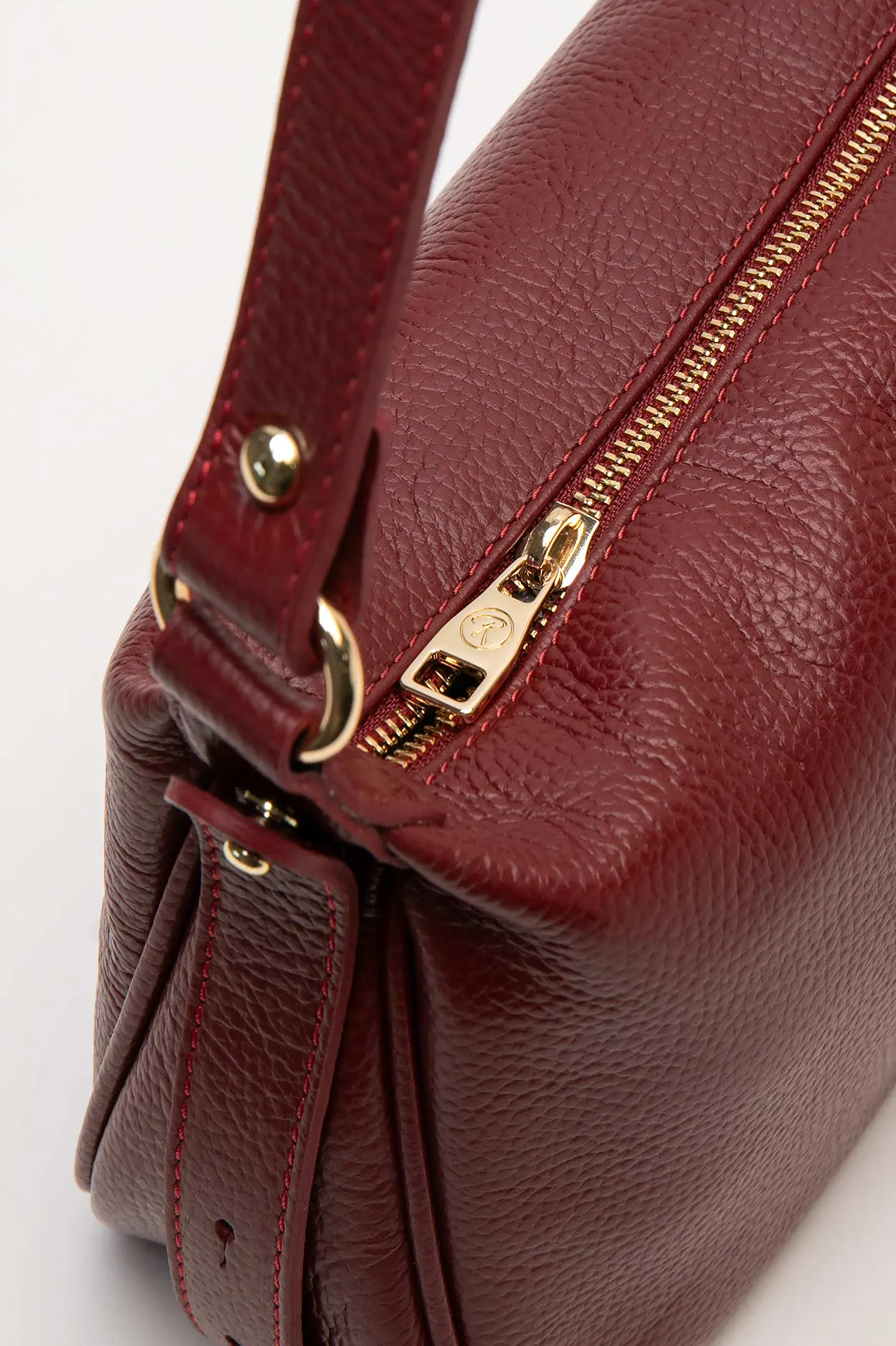 Cartera Cuero Cadence 24