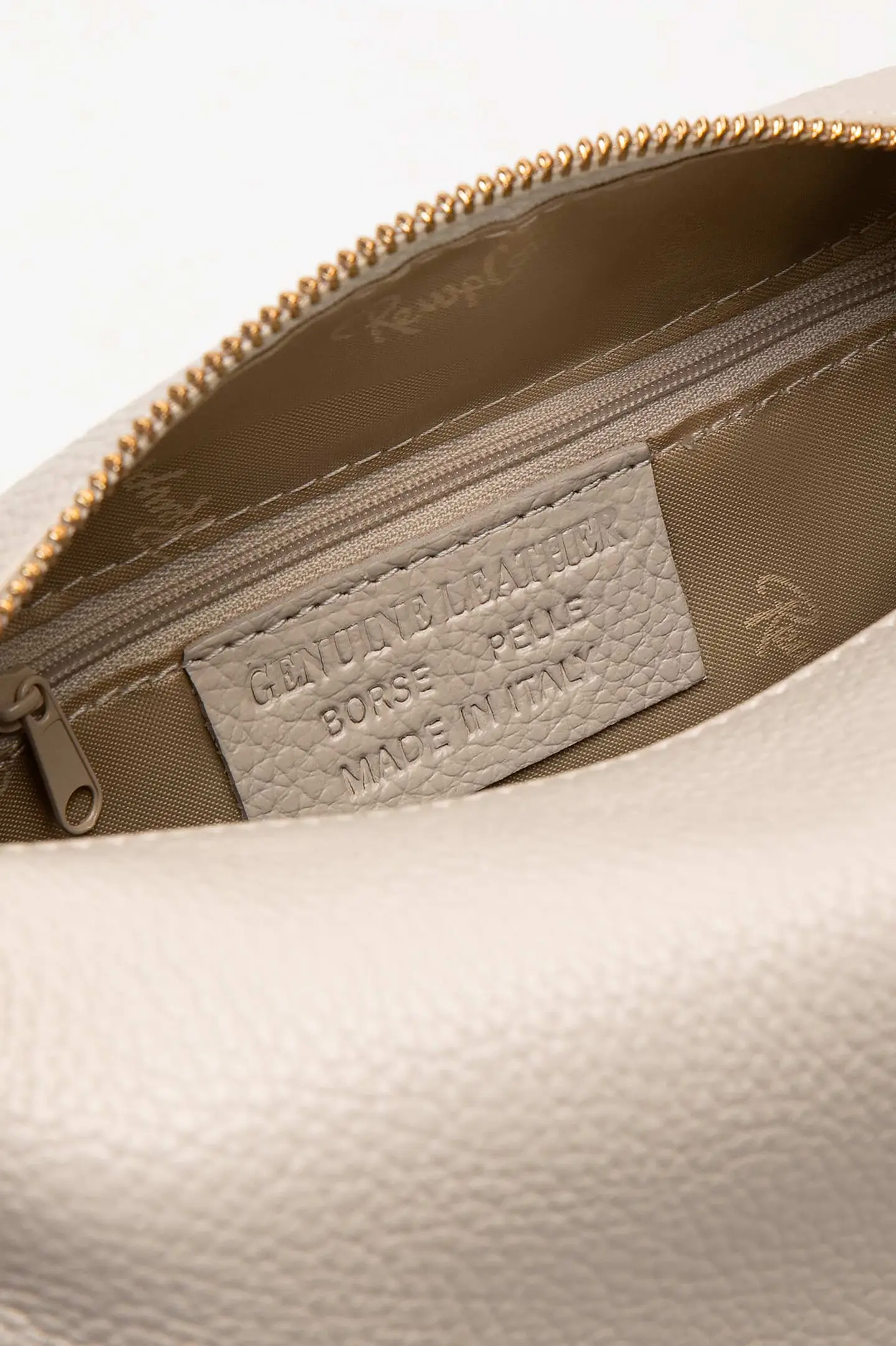 Cartera Cuero Cadence 31