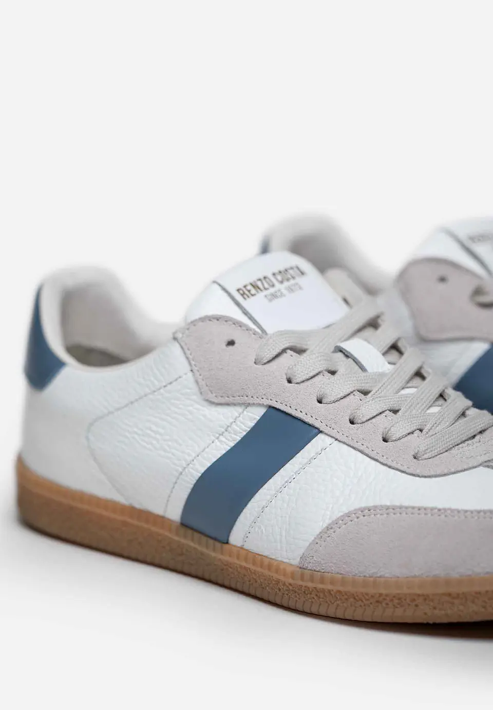 Sneakers Axis 33