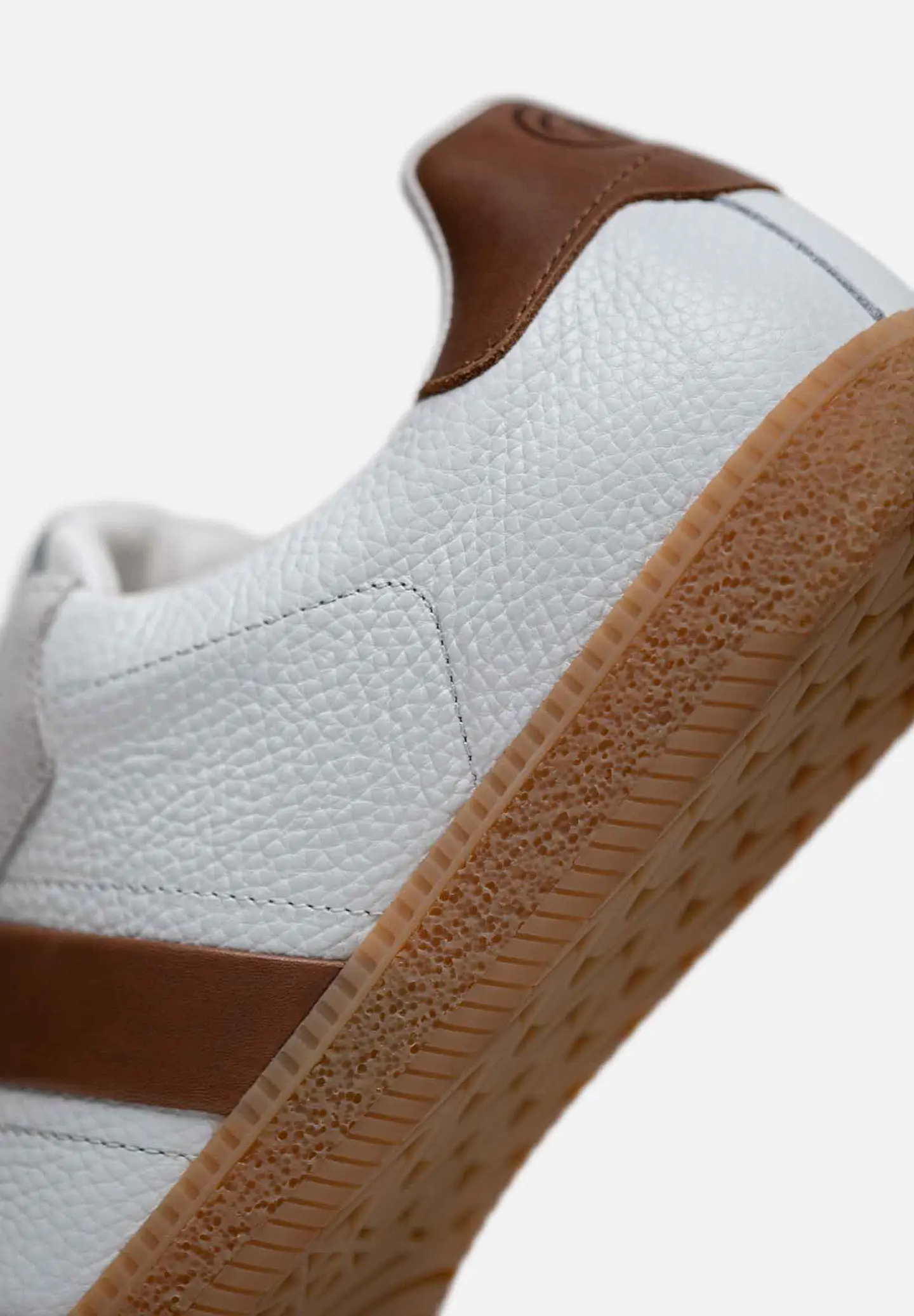 Sneakers Axis 65