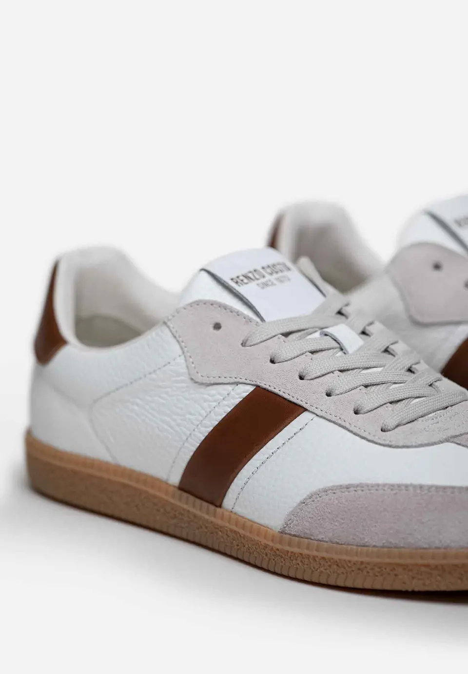 Sneakers Axis 130
