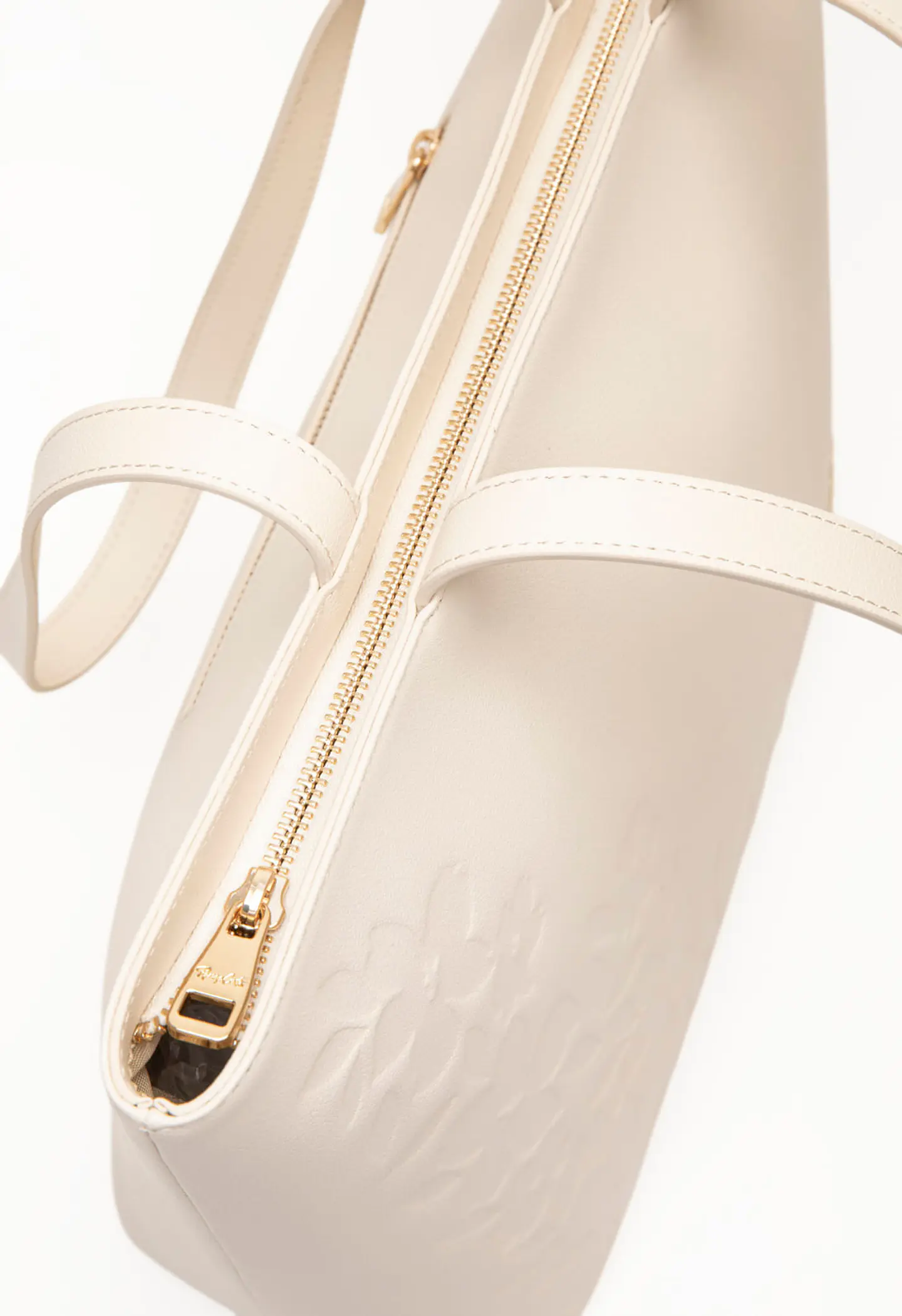 Cartera Cuero Tote Petalia 13