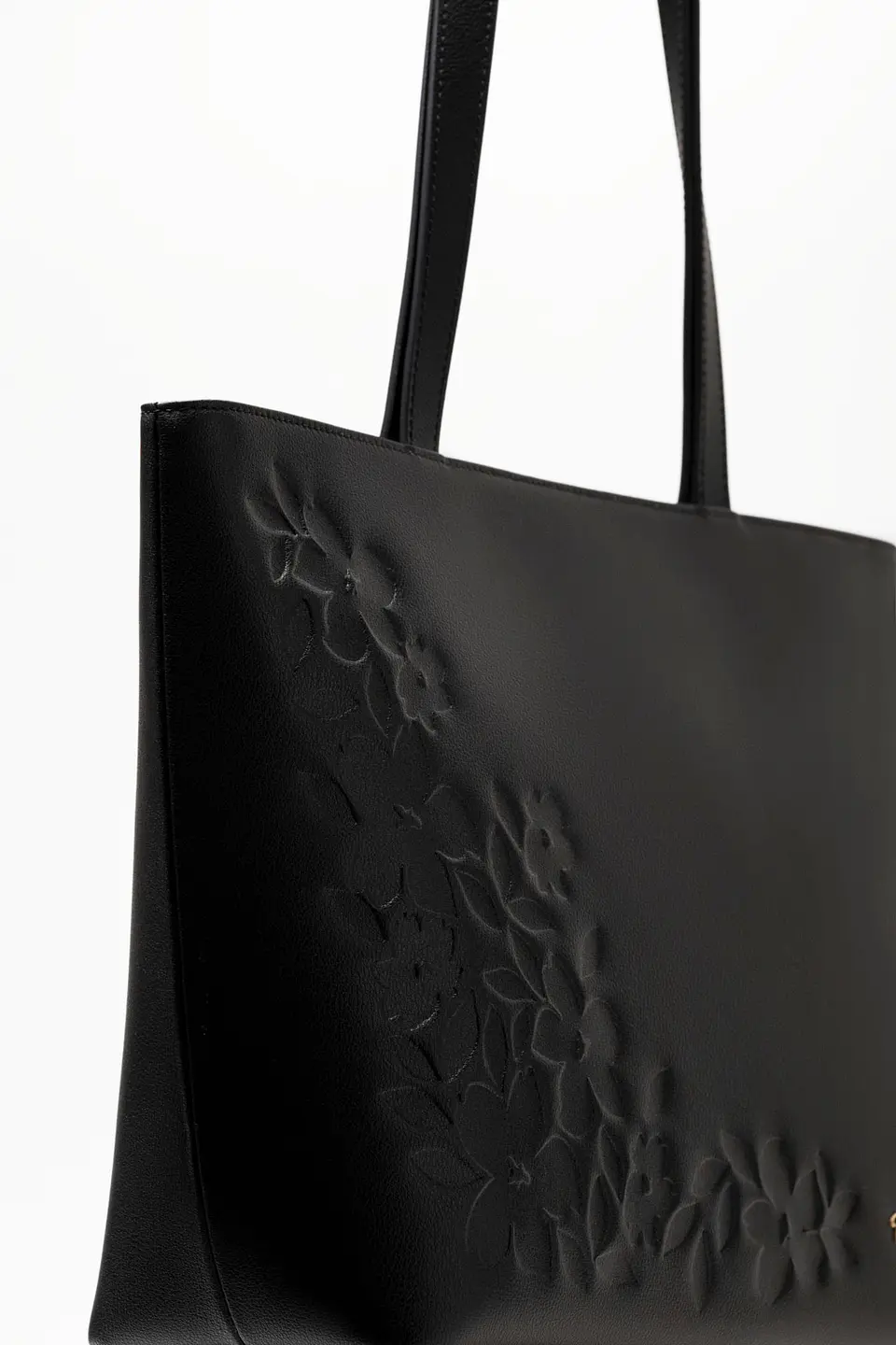 Cartera Cuero Tote Petalia 14