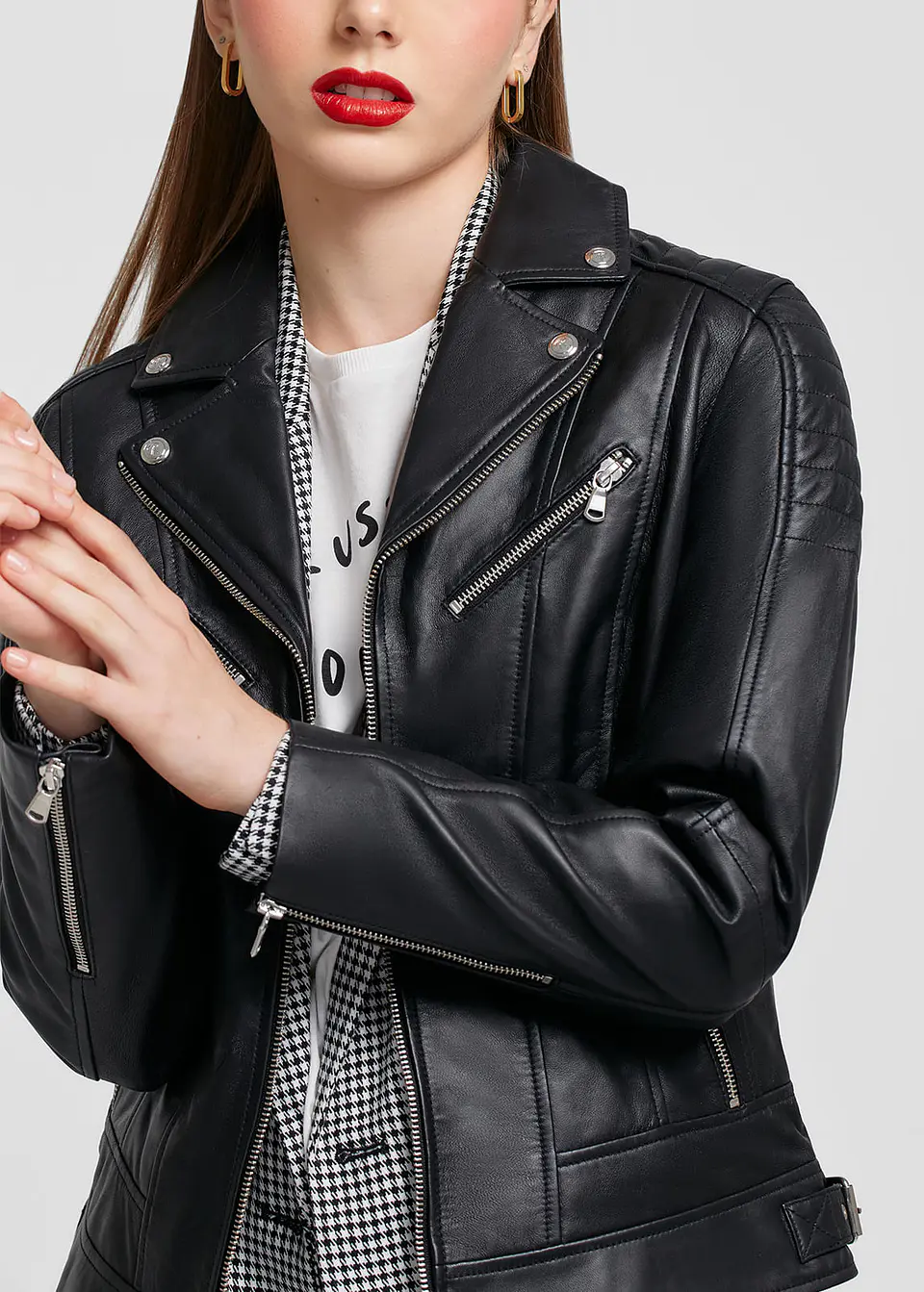 Casaca Estilo Biker En Cuero Color Entero 1