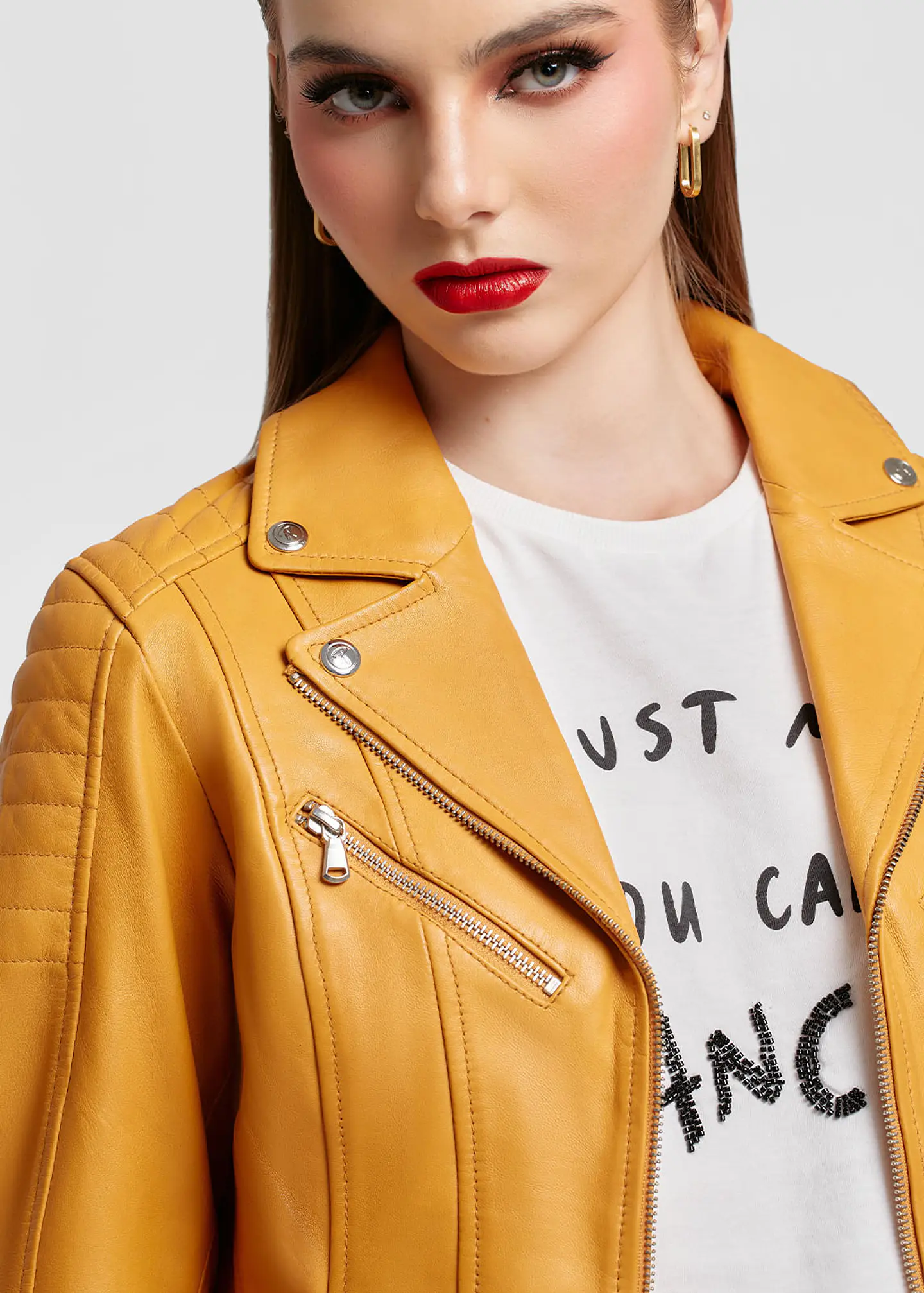 Casaca Estilo Biker En Cuero Color Entero 8