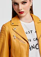 Casaca Estilo Biker En Cuero Color Entero - Miniatura 8