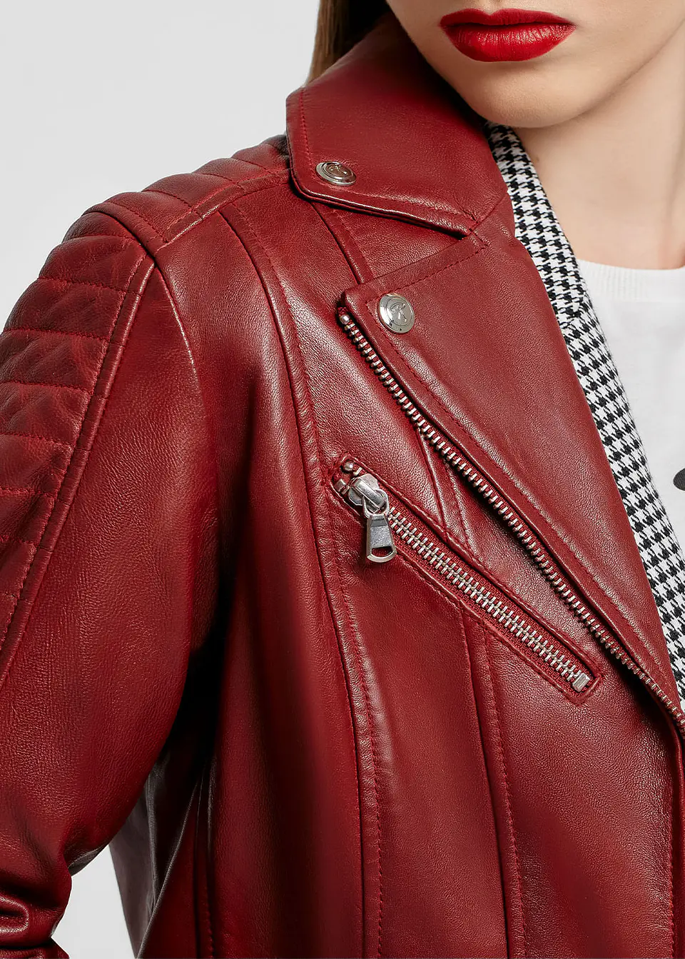 Casaca Estilo Biker En Cuero Color Entero 17